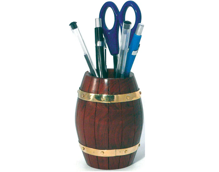 Držiak na perá sud