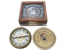 Kompass mit Kartenzifferblatt