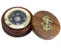 Kompass mit Deckel
