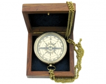 Kompass mit eingraviertem Anker