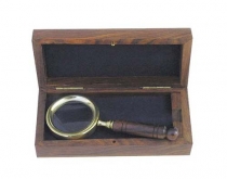 Maginifier with wooden handle