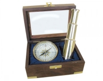 Mosadzný kompas a teleskopický ďalekohľad