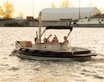 Geschenkgutschein: Bootsverleih mit Whirlpool auf der Donau